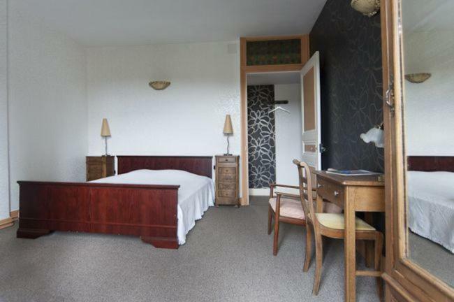 Les Volets Bleus Hotel Le Perreon Exterior photo
